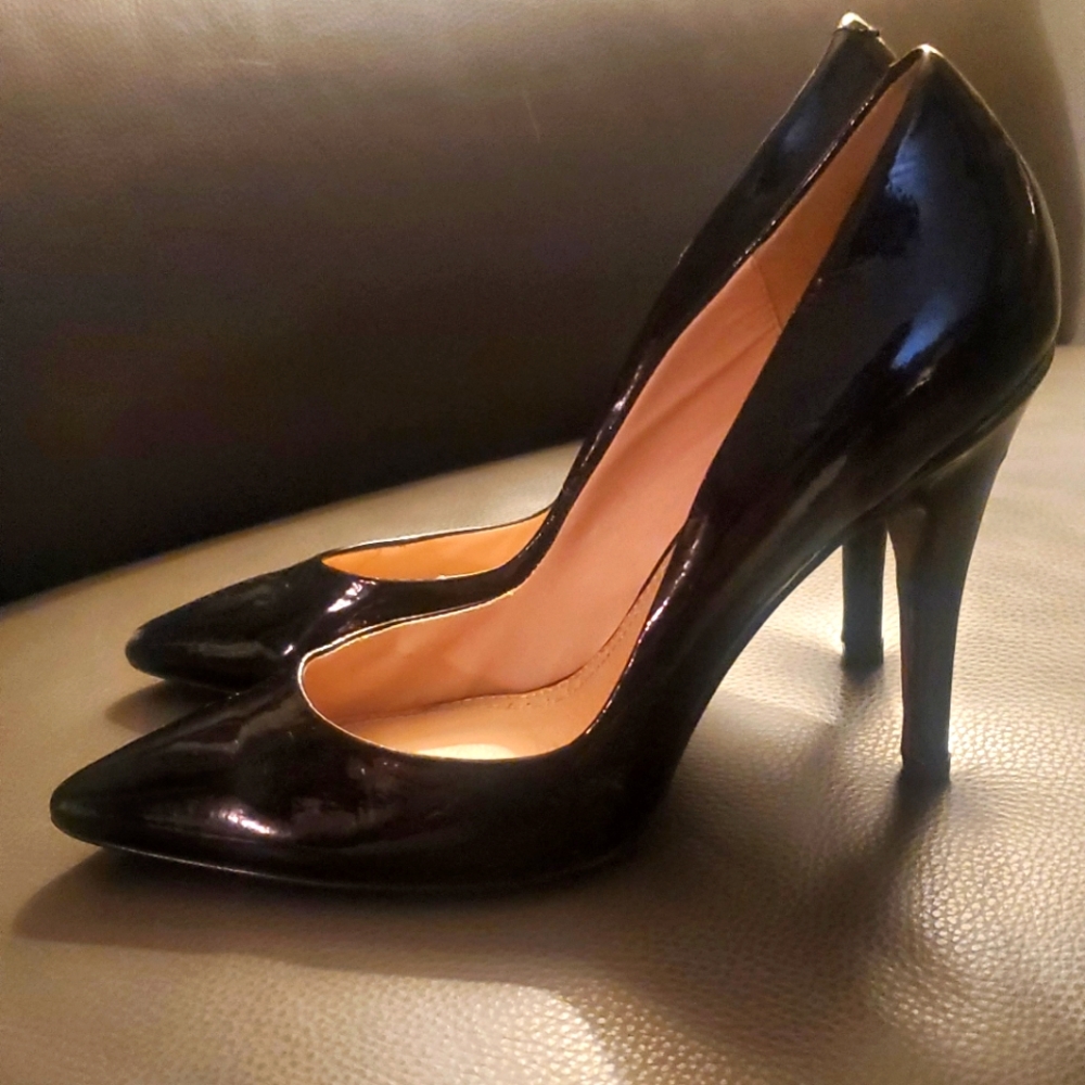 Charles David Patent Leather pumps